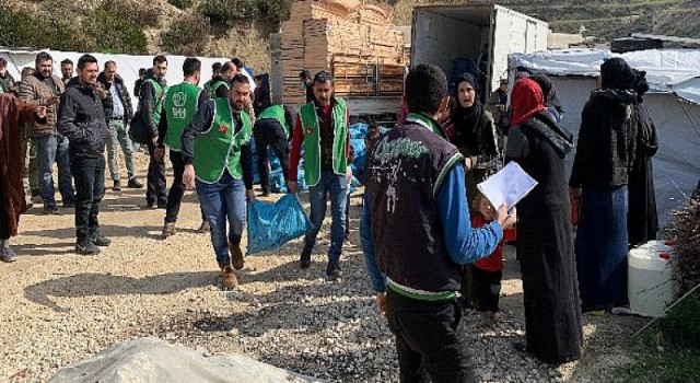 Yahyalılı Gençler Suriye’deki Çocukları Isıttı