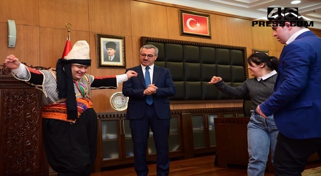 Başkan Güngör Özel Öğrencilerle Buluştu