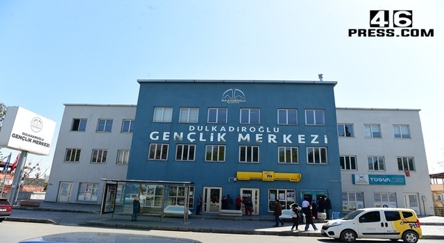 Gençlerden Dulkadiroğlu Gençlik Merkezi Kurslarına Yoğun İlgi