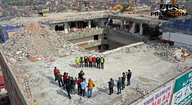 Başkan Güngör Şehir Meydanı Çalışmalarını İnceledi