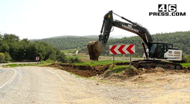 Elmalar – Peynirdere Yolu Büyükşehir’le Yenileniyor