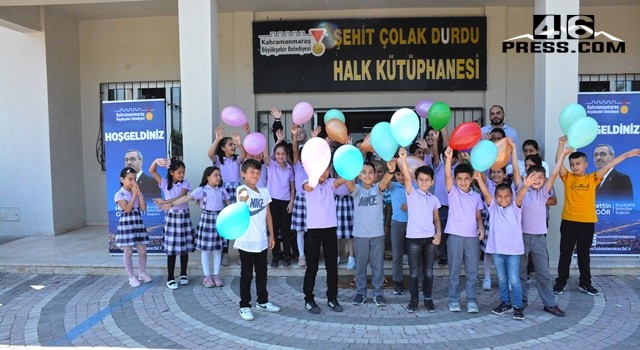 Büyükşehir Ekipleri Karne Gününde Öğrencilerle Bir Araya Geldi