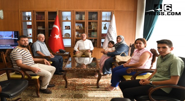 Başkan Güngör, Şehit Barış Göl’ün Ailesini Makamında Ağırladı