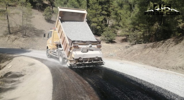 Çamlıbel Grup Yolu’nun Ulaşım Standardı Artırıldı