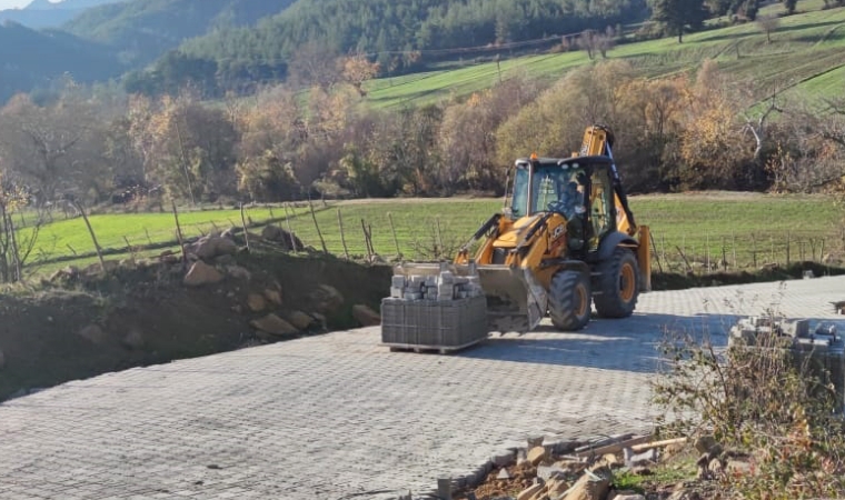 Andırın’da Kırsal Mahalle Yolları Büyükşehir’le Yenilendi