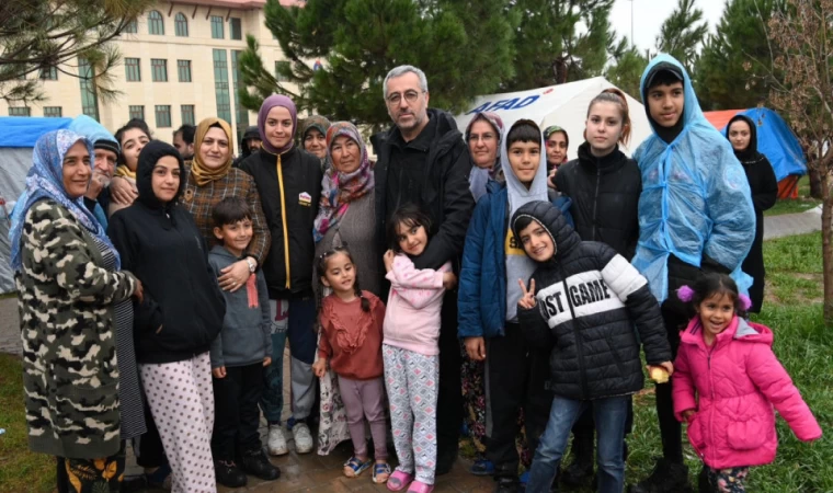 Başkan Güngör, Avşar Kampüsü’nde Depremzedeleri Ziyaret Etti