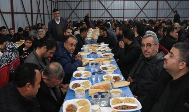 Başkan Güngör, Erkenez’de Mahalle Sakinleriyle İftar Yaptı