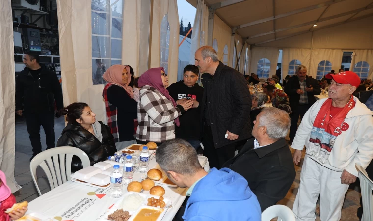 Başkan Okay, İftar Çadırlarını Ziyaret Ederek Vatandaşlarla Hasbihal Etti
