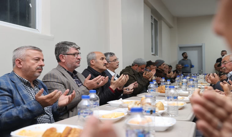 Başkan Okay, Vatandaşlarla İftar Sofrasında Buluştu