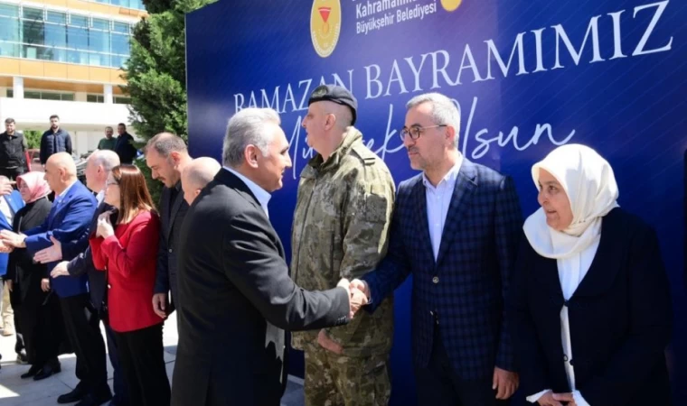 Başkan Güngör, Şehir Protokolü ve Vatandaşlarla Bayramlaştı