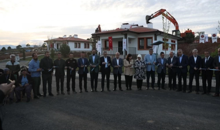 Kahramanmaraş’ta İlk Köy Evleri Hak Sahiplerine Teslim Edildi