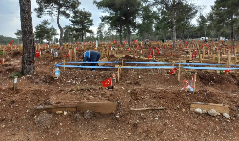 Şehitlik ve Mezarlıklar Bayrama Hazır