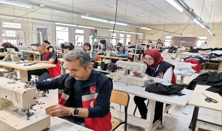 Kahramanmaraş'ta depremzede kadınlar 24 saat üretiyor