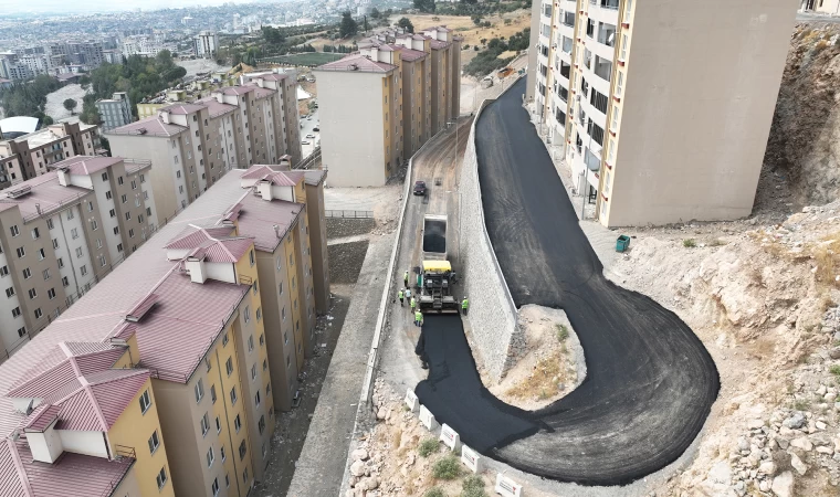 Büyükşehir, Yıldızevler’in Yollarını Sıcak Asfaltla Buluşturuyor