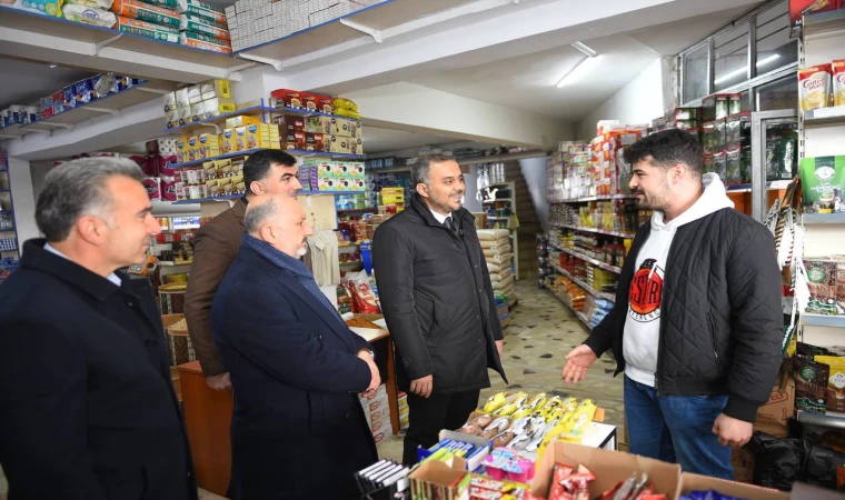 Başkan Adayı Toptaş, Köy Garajı’nda Esnaf ve Vatandaşlarla Bir Araya Geldi
