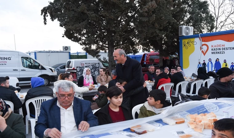 Başkan Okay, Konteyner Kent Sakinleriyle İftarda Bir Araya Geldi