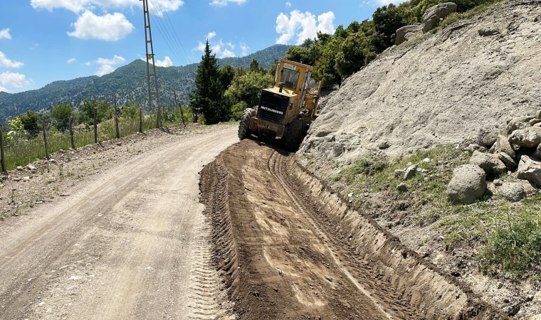 Büyükşehir, Andırın Kırsalında 21 Mahallenin Yolunu İyileştiriyor