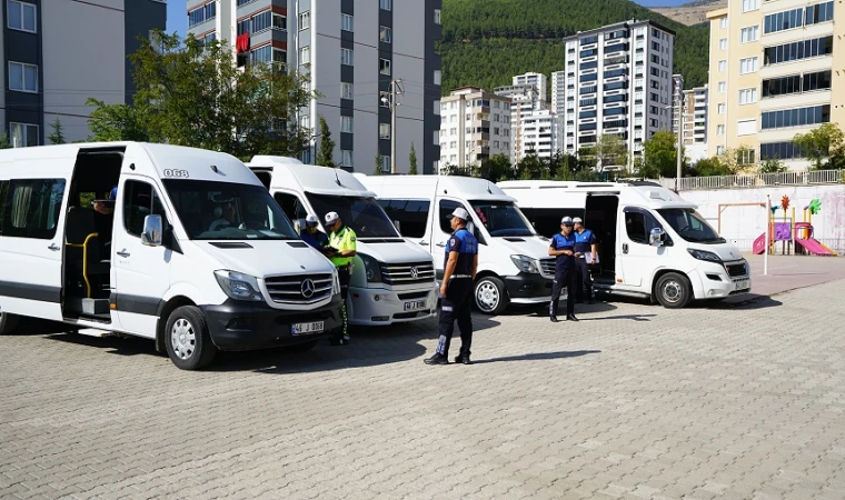 Büyükşehir Zabıtası Öğrencilerin Konforlu Ulaşımı İçin Görev Başında