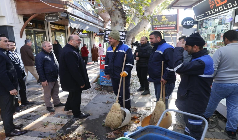 Başkan Akpınar Fırtınadan Etkilenen Esnafı Ziyaret Etti