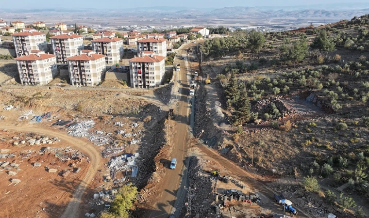 Büyükşehir, Türkoğlu Orçan Caddesi ve Bağlantı Yollarında Yenilemelerini Sürdürüyor