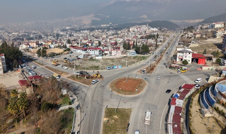 Büyükşehir, Sütçü İmam Kavşağı’nda Ulaşım Güvenliğini Artırıyor