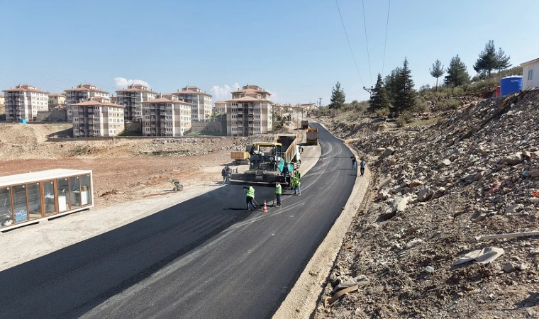 Büyükşehir Türkoğlu’nda Arterleri Bir Bir Yeniliyor