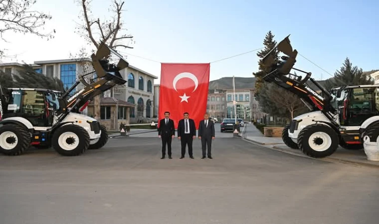 Türkoğlu’nda dev kazıcılarla daha etkin ve hızlı hizmet