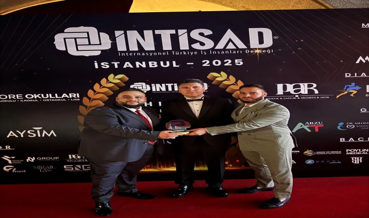 İş İnsanı Alioğlu’na İNTİSAD’dan Başarı Ödülü.