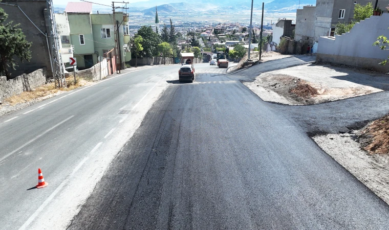 Büyükşehir, Büğlek Caddesine Bağlanan Yolda Yenileme Çalışmasını Sürdürüyor
