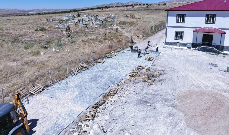Büyükşehir’den Elbistan Yapılı ve Keçemağara’da Çevre Düzeni ve Yol Çalışması