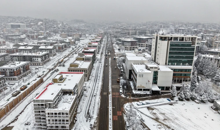 Arterleri Ulaşıma Açık Tutmak İçin Büyükşehir’den Yoğun Mesai