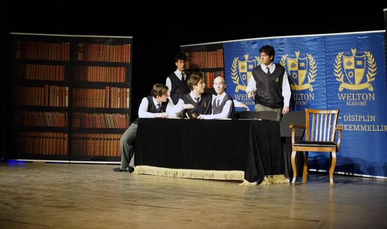 “Ölü Ozanlar Derneği” Sanatseverler Tarafından Büyük İlgi Gördü