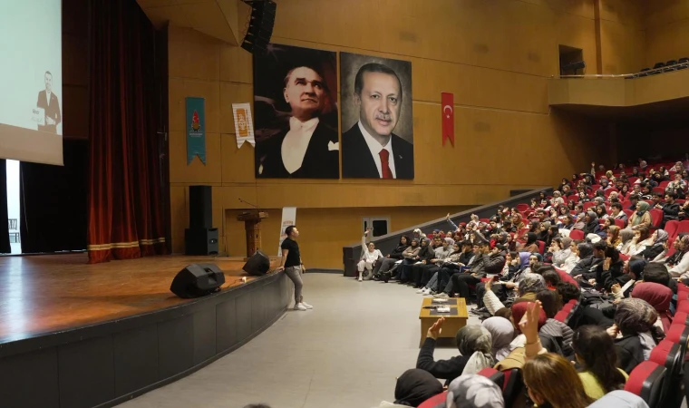 Onikişubat Belediyesi’nin YKS ve KPSS Kazandıran Taktikler Kampı yoğun katılımla başladı