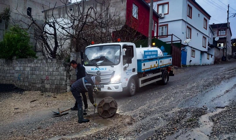 Büyükşehir’den Yağış Sonrası Arterlere Anında Müdahale