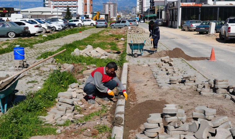 Onikişubat Belediyesi’nden 9 farklı mahallede kaldırım ve yol çalışması