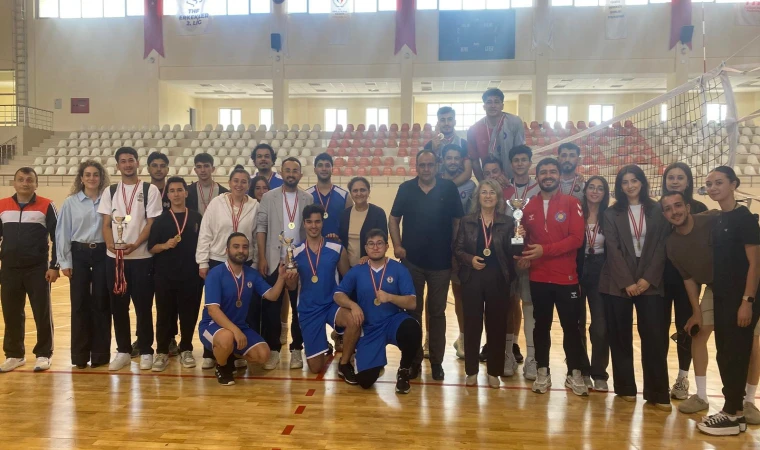 19 Mayıs Gençlik Haftası Voleybol Turnuvası Tamamlandı