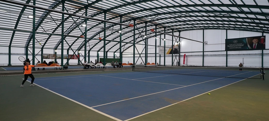 19 Mayıs Tenis Turnuvası, 62 Genç Sporcunun Katılımıyla Başladı