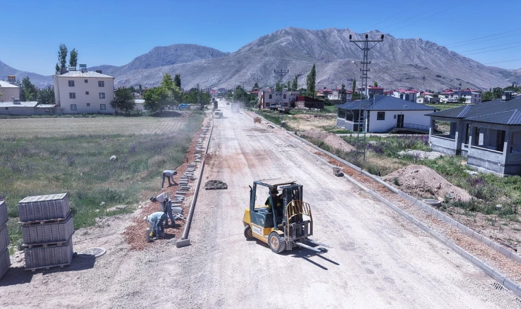 Büyükşehir, Elbistan Tepebaşı Caddesi’nde Yenileme Çalışmasına Başladı