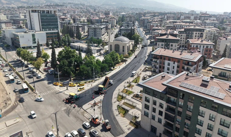 Büyükşehir, Zübeyde Hanım’da İkinci Etaba Başladı; Son Kat Asfalt Seriliyor