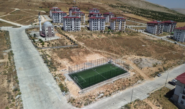 Büyükşehir’den Afşin’e 3 Yeni Halı Saha, Çocuklara Yeni Oyun Alanı