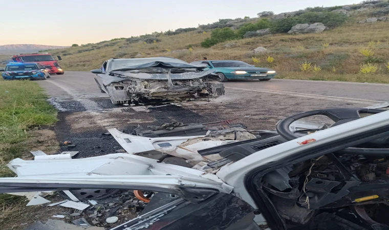 Kahramanmaraş’ta feci kaza: İki otomobil kafa kafaya çarpıştı, 2 ağır yaralı
