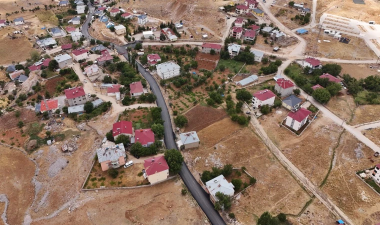 Büyükşehir, Nurhak’ta Eskiköy – Hüyük Grup Yolunu Sıcak Asfaltla Yeniliyor