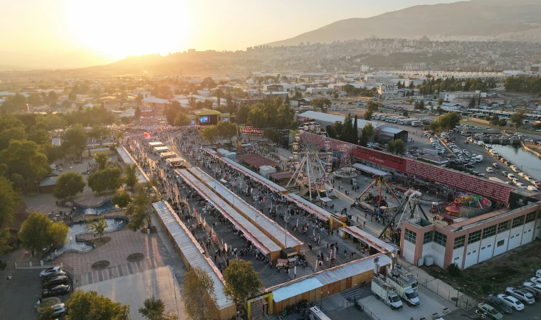 Geleneksel Ağustos Fuarı Esnafın Yüzünü Güldürdü