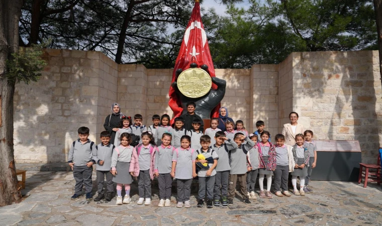 Büyükşehir, Edebiyat Şehri’nde Çocukların Dünyasını Kitaplarla Renklendiriyor
