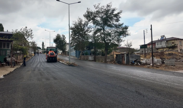 Büyükşehir’den Ekinözü’nde Altyapının Ardından Asfalt Mesaisi