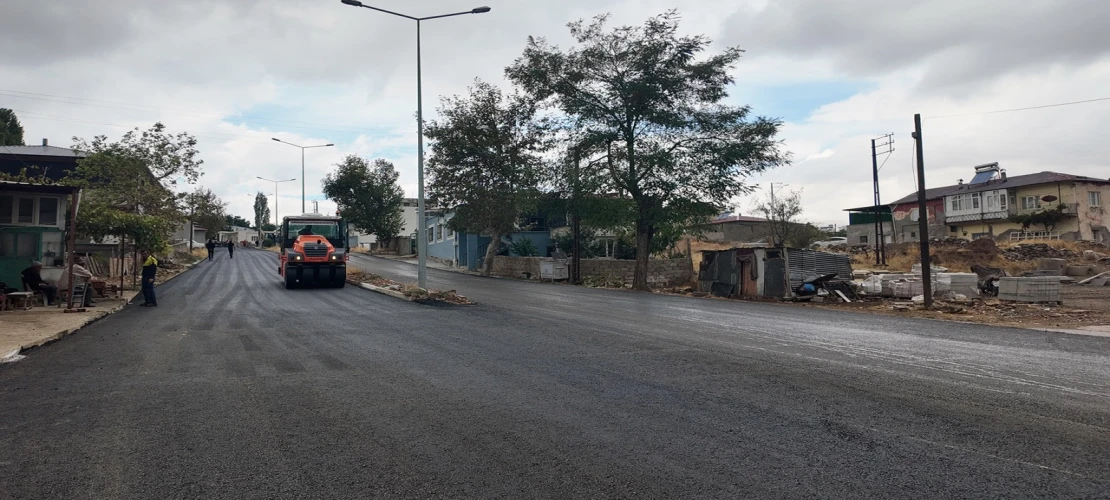 Büyükşehir’den Ekinözü’nde Altyapının Ardından Asfalt Mesaisi
