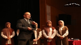 Kahramanmaraş’ta ‘Aşkın eşiğindeki derviş bizim Yunus’ tiyatro gösterisi büyüledi