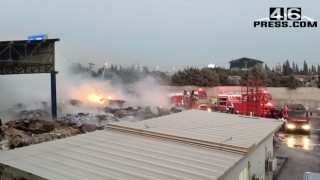 Kağıt toplama merkezinde yangın kontrol altına alındı
