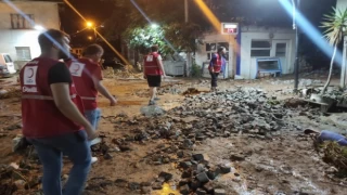 Kızılay gönüllüleri Mudanya’daki selzedelerin ihtiyacını gideriyor