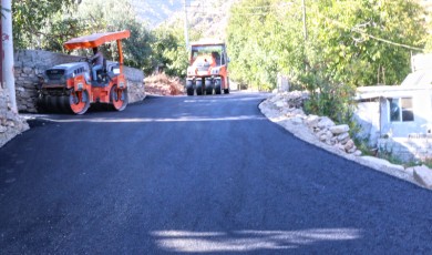 Dönüklü’de Yollar Büyükşehir’le Yenileniyor